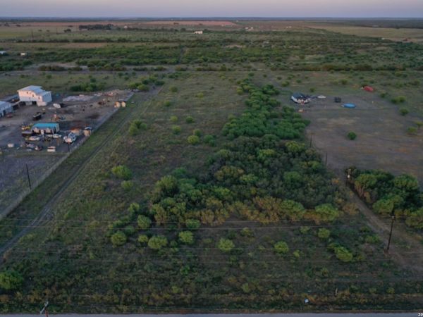 000 County Road 515, Dhanis, TX 78850