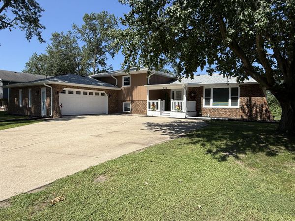 762 Dunewood Drive, Chesterton, IN 46304