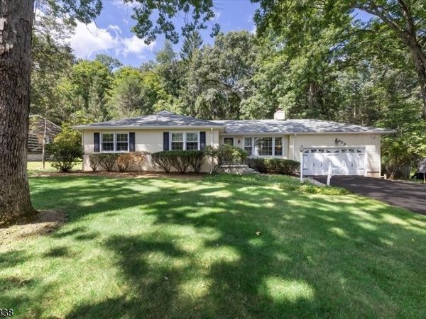 629 Lawlins Rd, Wyckoff, NJ 07481
