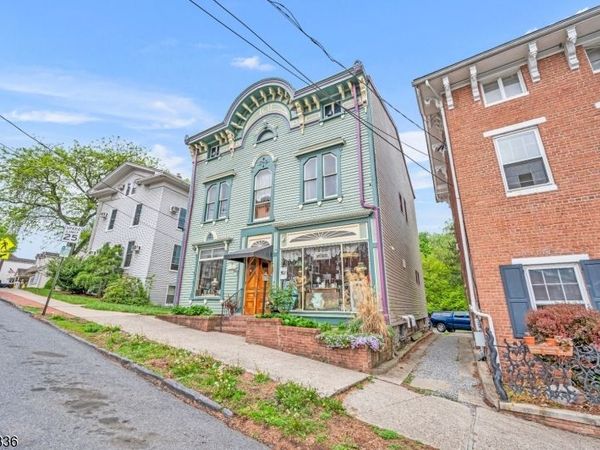 16 Greenwich St, Belvidere, NJ 07823