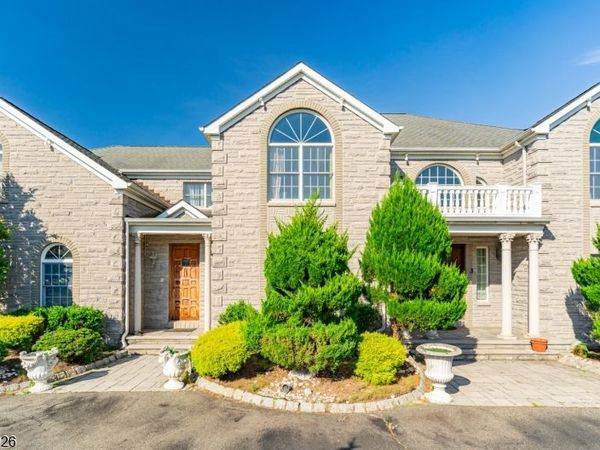 3 Topaz Ct, Marlboro, NJ 07746