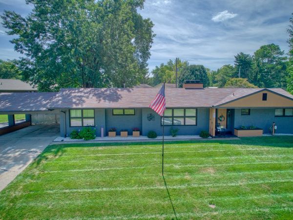 631 Indian Hill Drive , Herrin, IL 62948