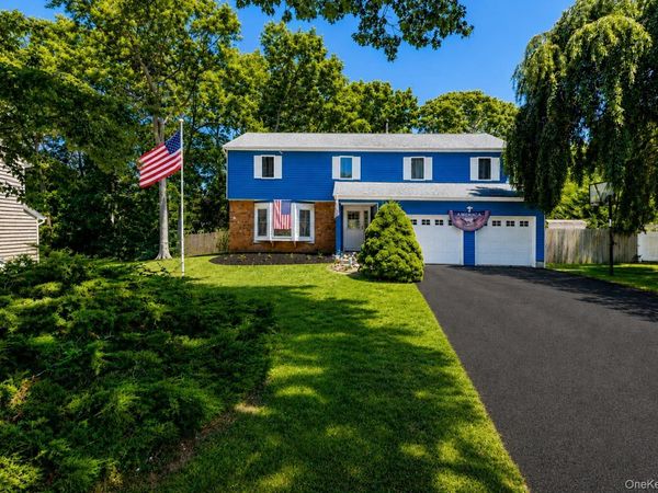 5 Leon Court, Centereach, NY 11720