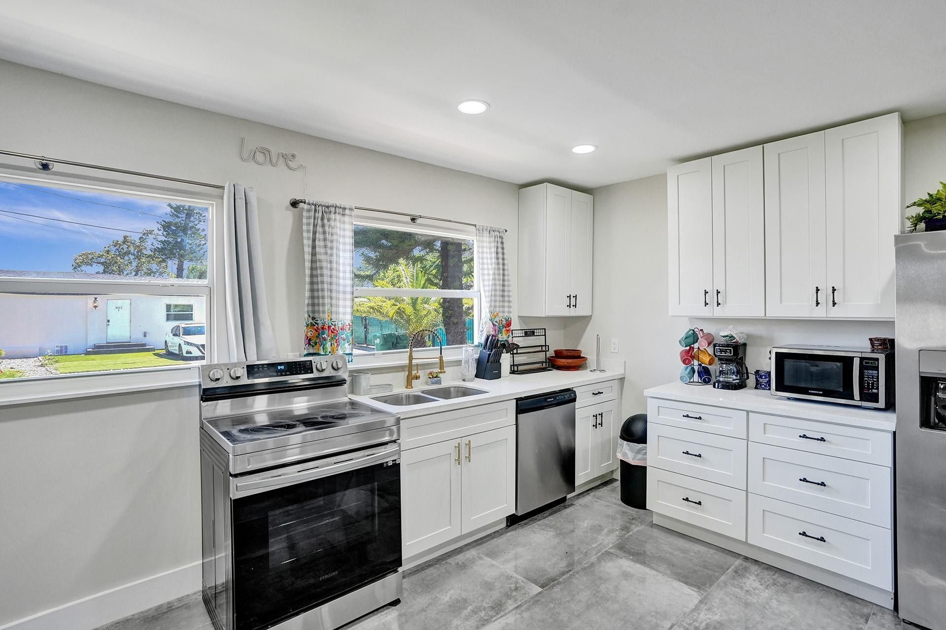 8047 NW 1st Place, Miami, FL 33150 Photo