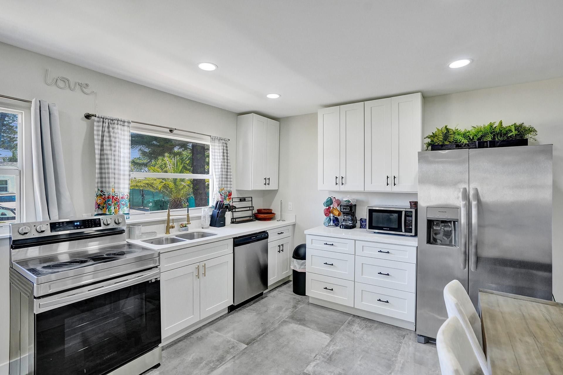 8047 NW 1st Place, Miami, FL 33150 Photo