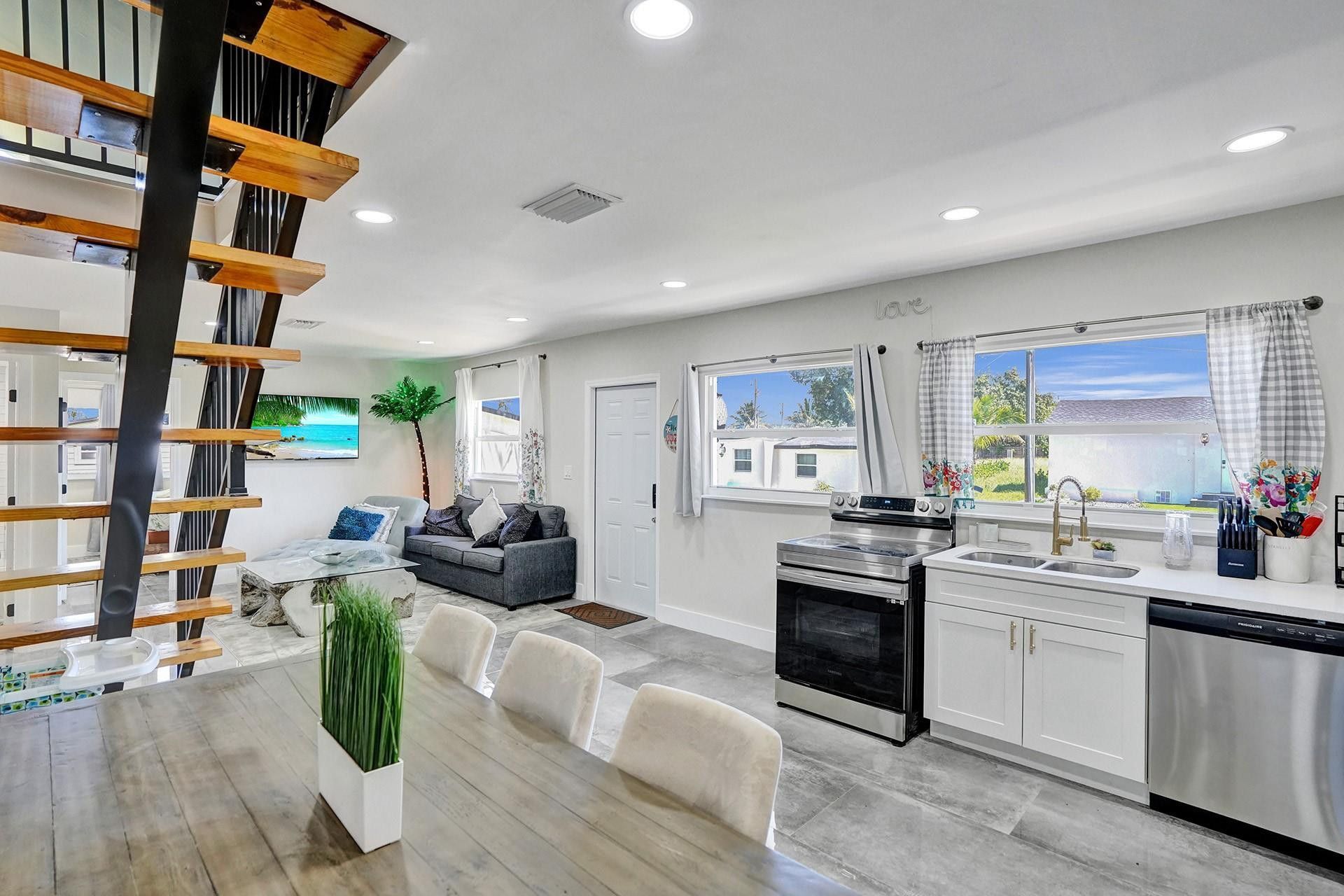 8047 NW 1st Place, Miami, FL 33150 Photo