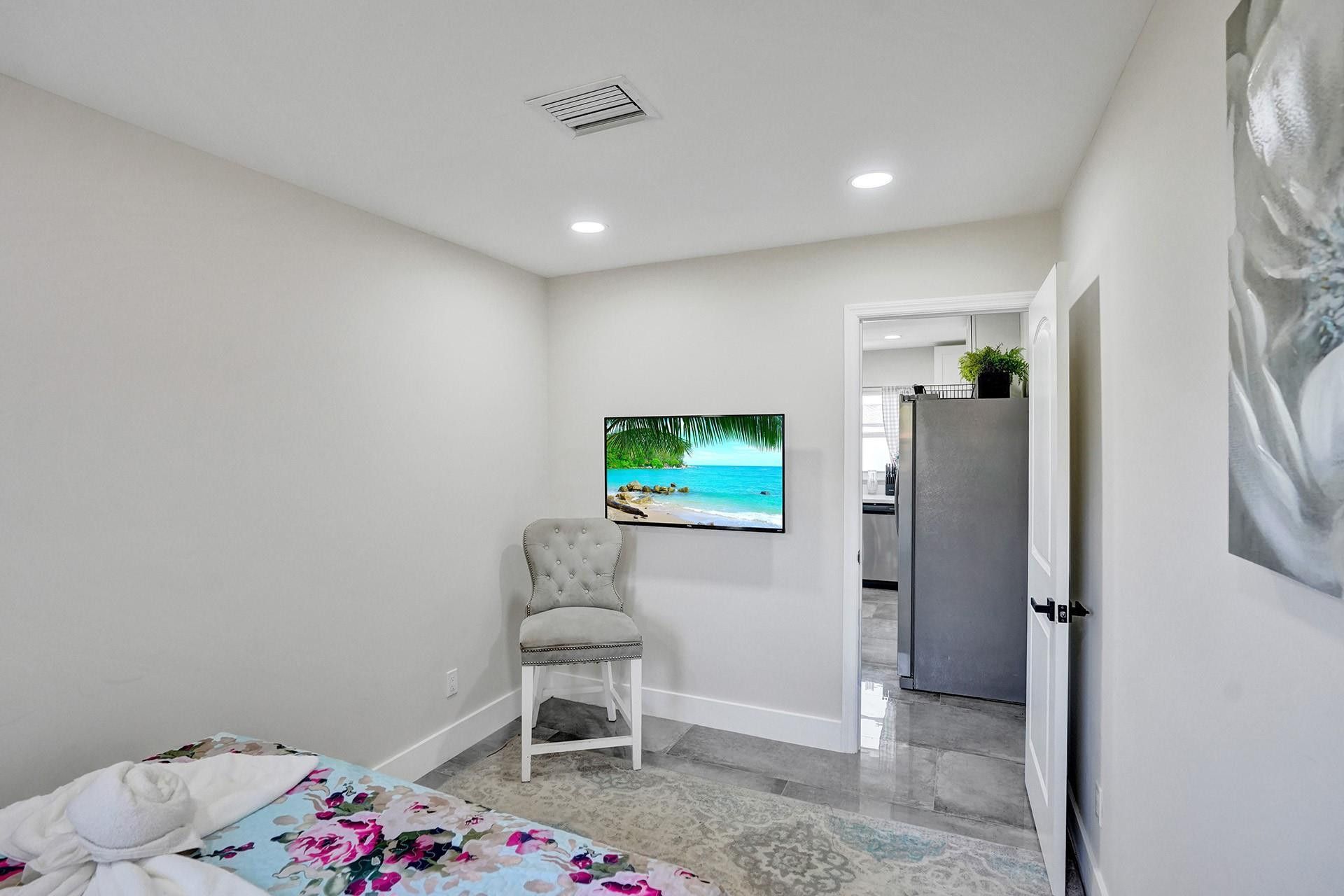 8047 NW 1st Place, Miami, FL 33150 Photo