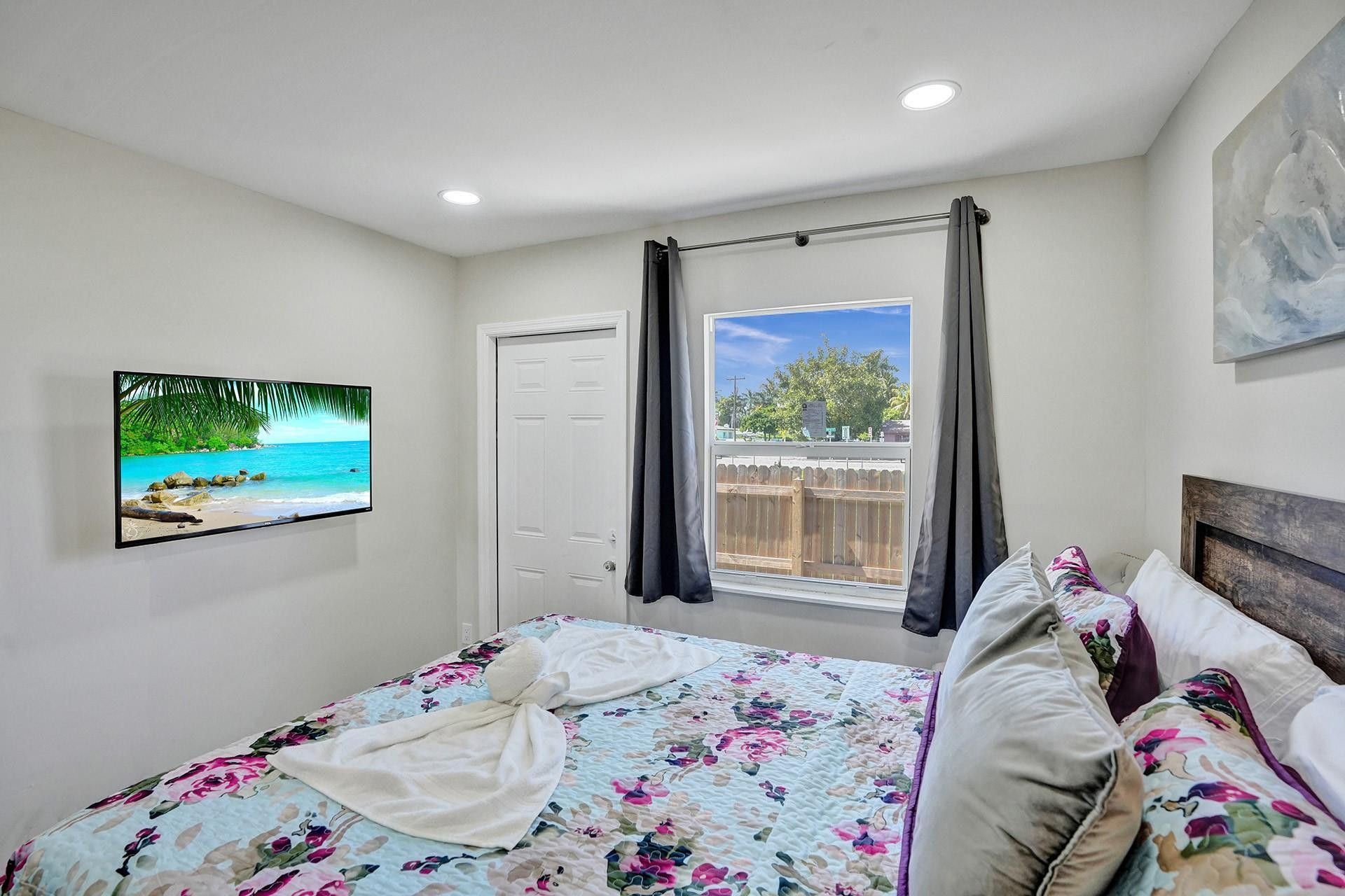 8047 NW 1st Place, Miami, FL 33150 Photo