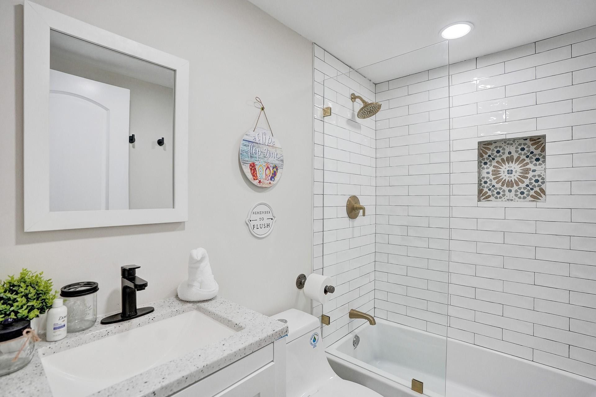 8047 NW 1st Place, Miami, FL 33150 Photo