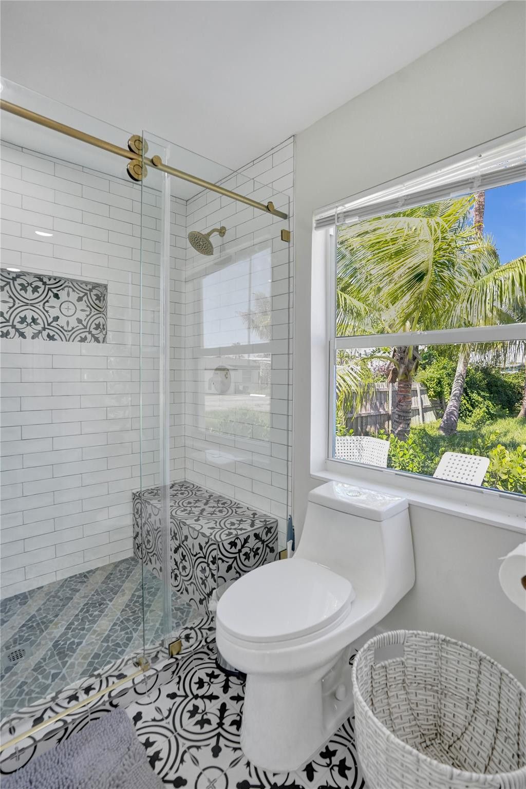 8047 NW 1st Place, Miami, FL 33150 Photo