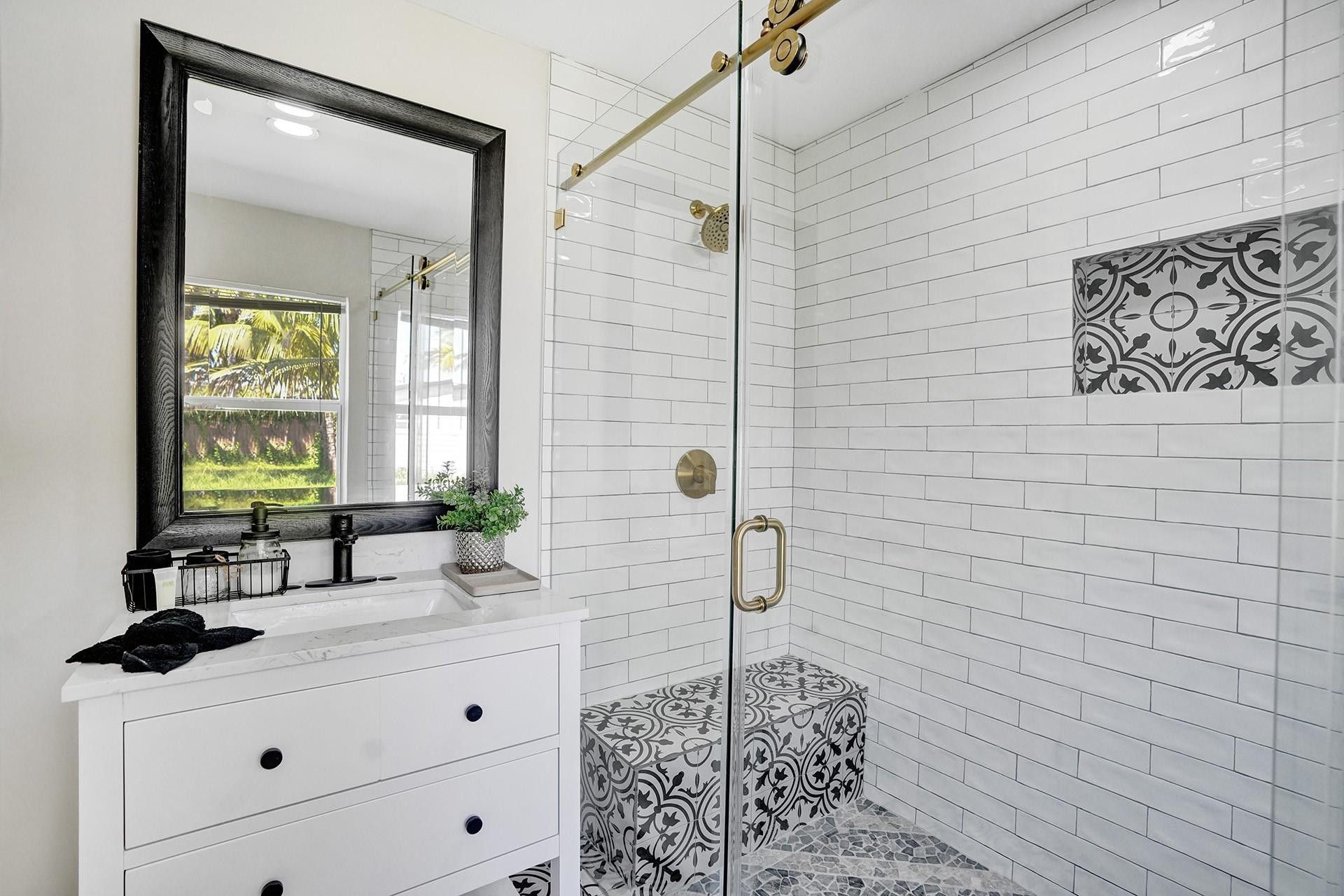 8047 NW 1st Place, Miami, FL 33150 Photo