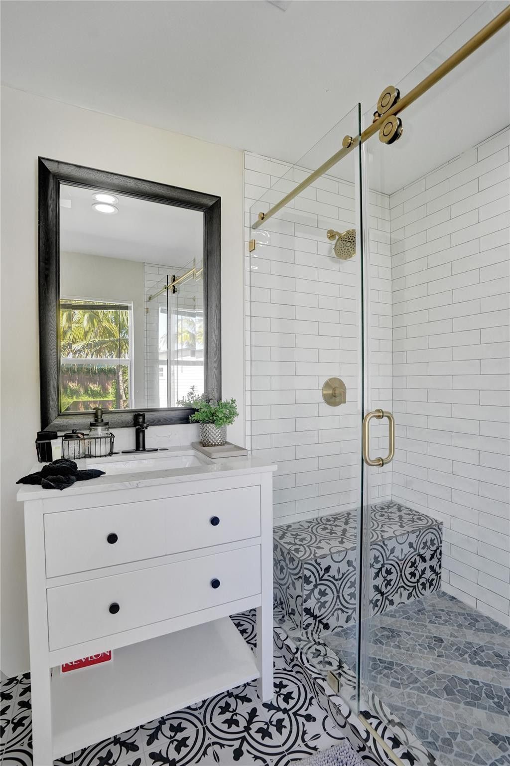 8047 NW 1st Place, Miami, FL 33150 Photo