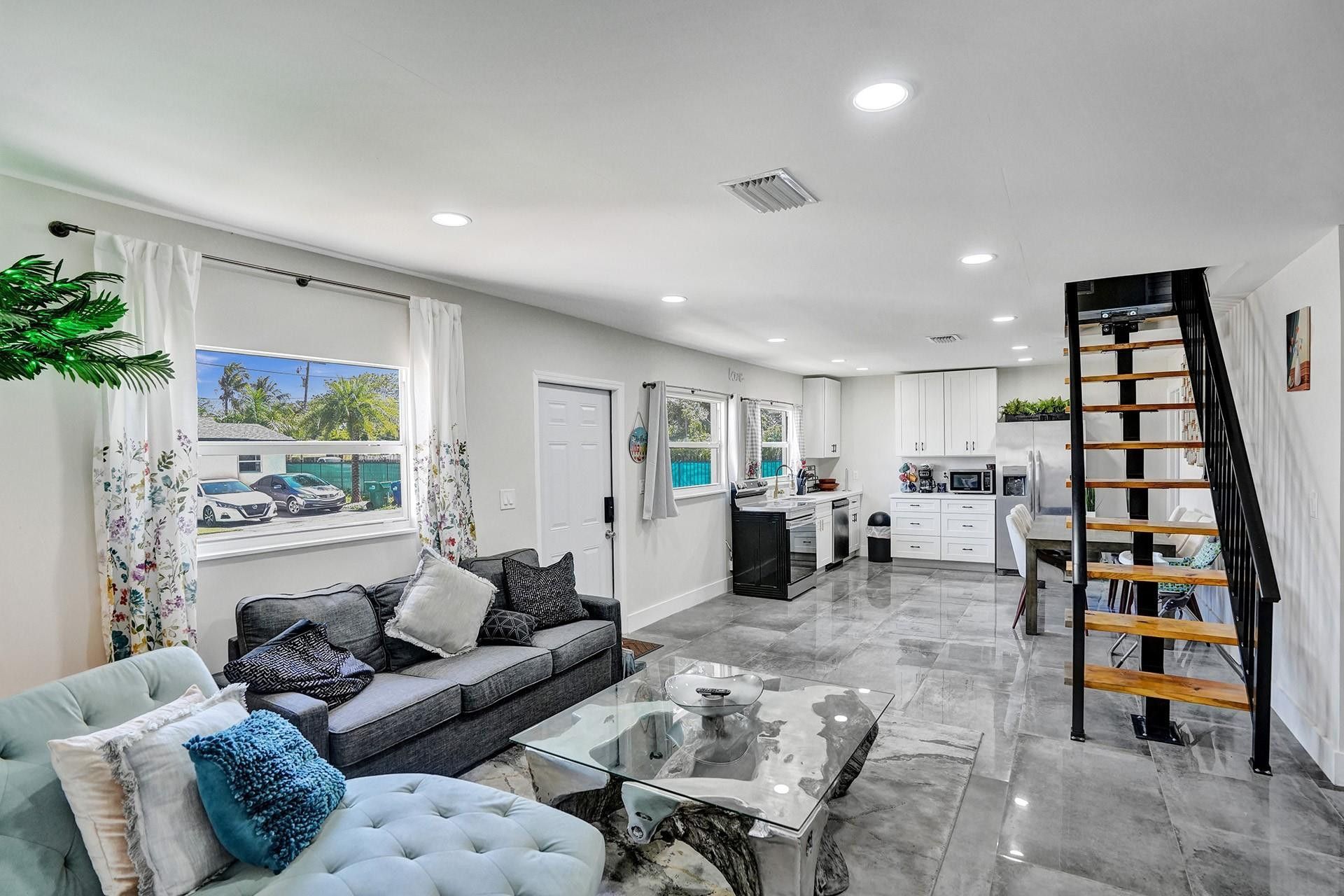 8047 NW 1st Place, Miami, FL 33150 Photo