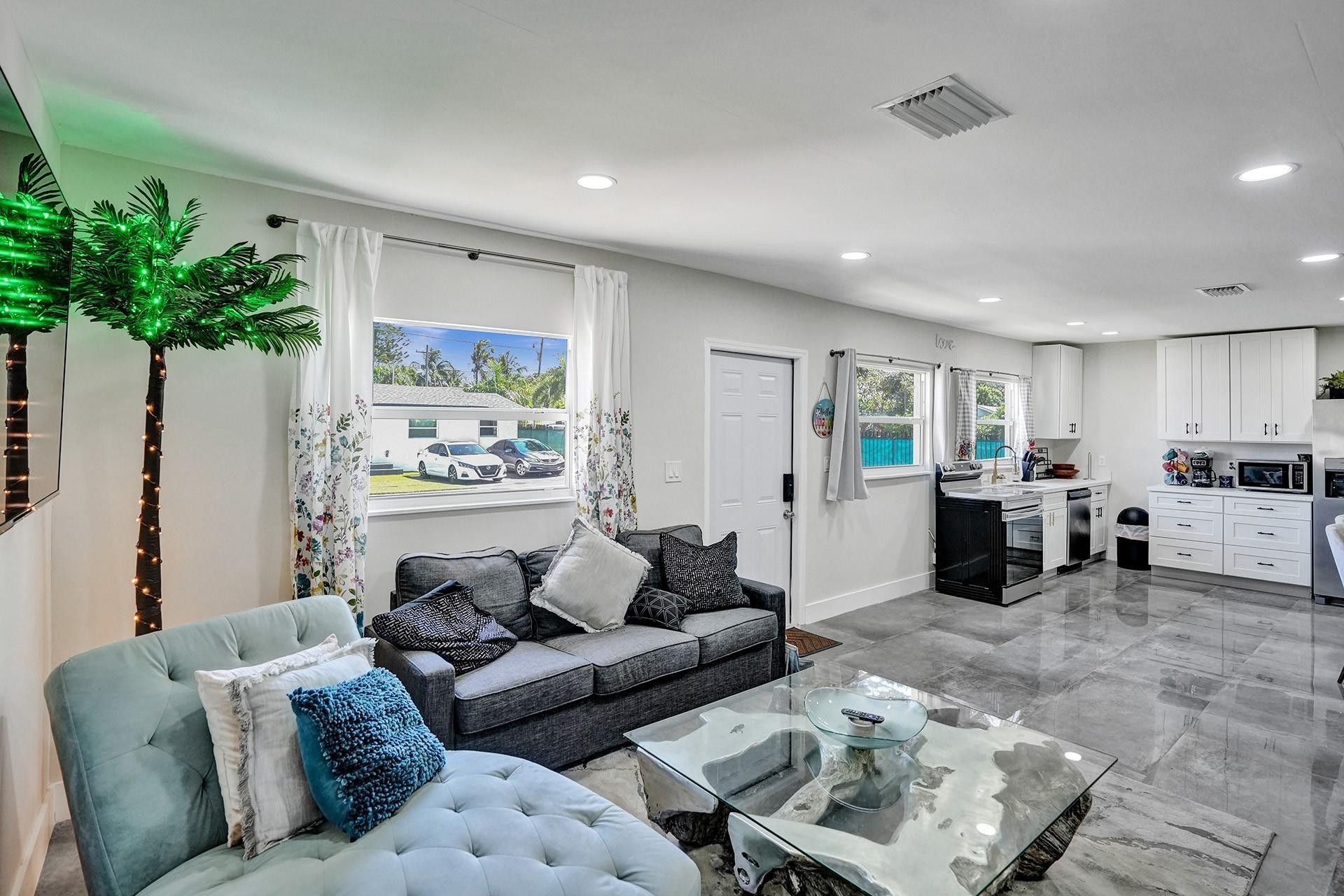 8047 NW 1st Place, Miami, FL 33150 Photo