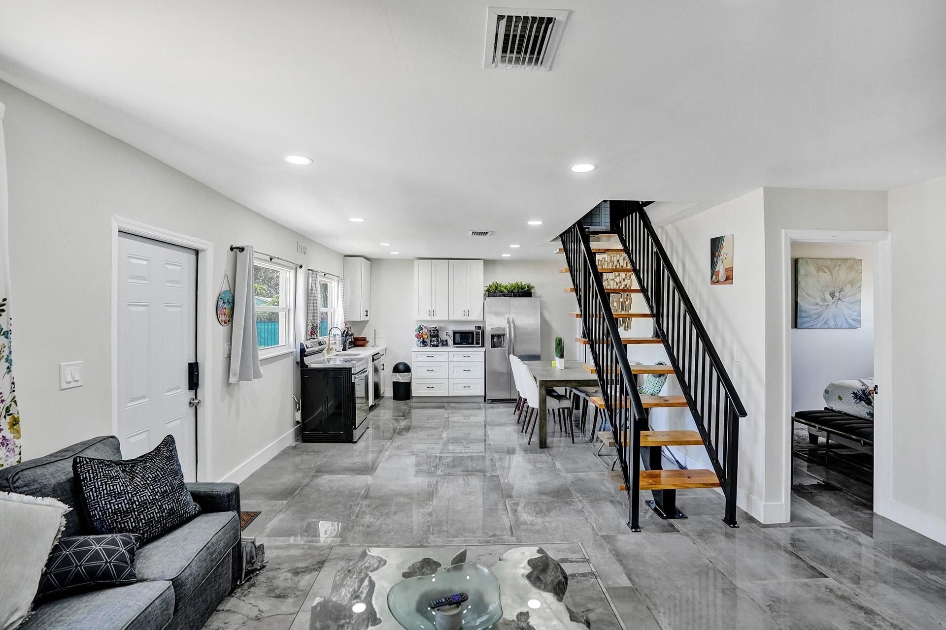 8047 NW 1st Place, Miami, FL 33150 Photo