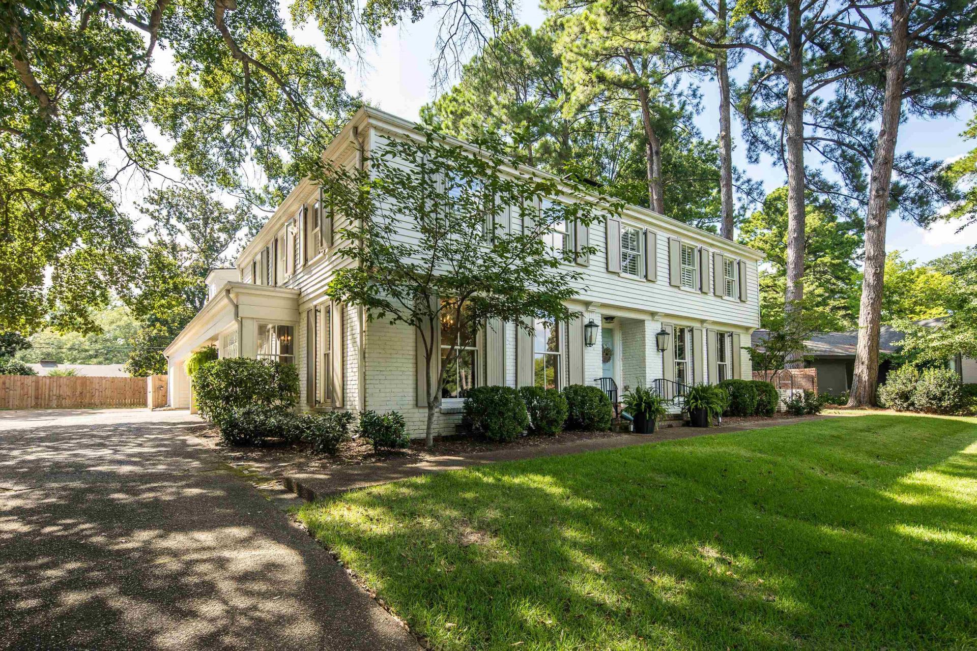 95 Grove Park Cir, Memphis, TN 38117 Main Photo