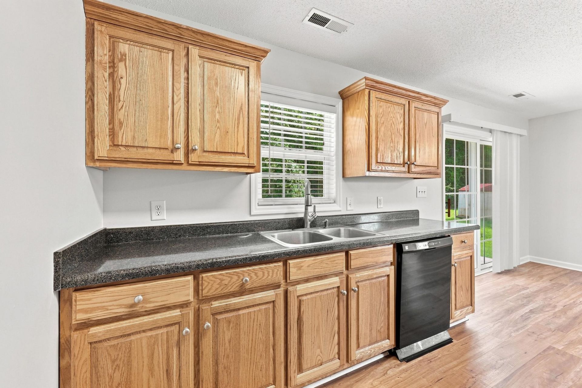 2748 Woodcreek Ln. Photo 11