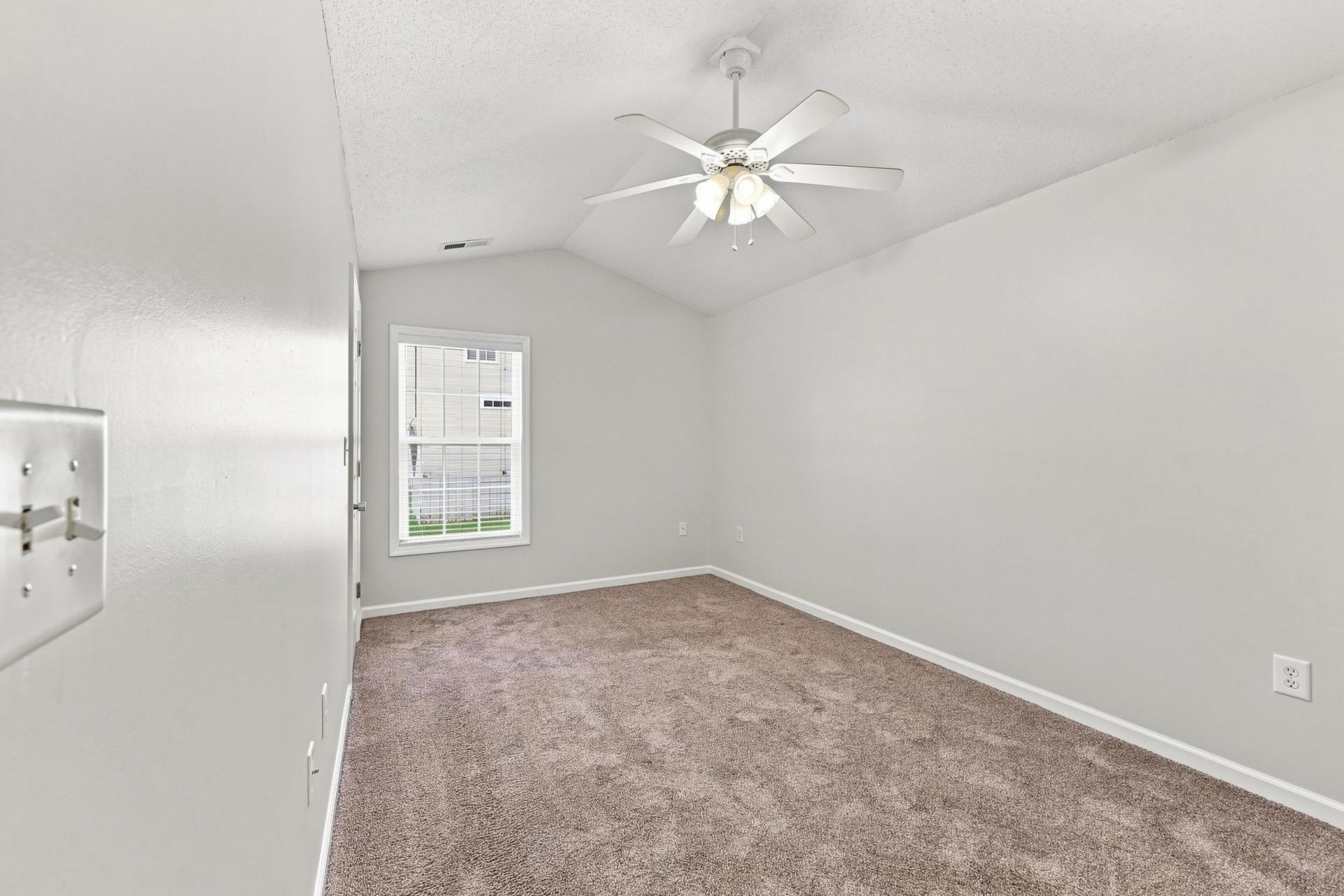 2748 Woodcreek Ln. Photo 13