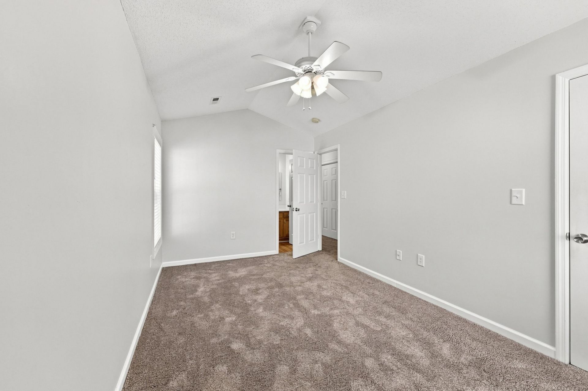 2748 Woodcreek Ln. Photo 14