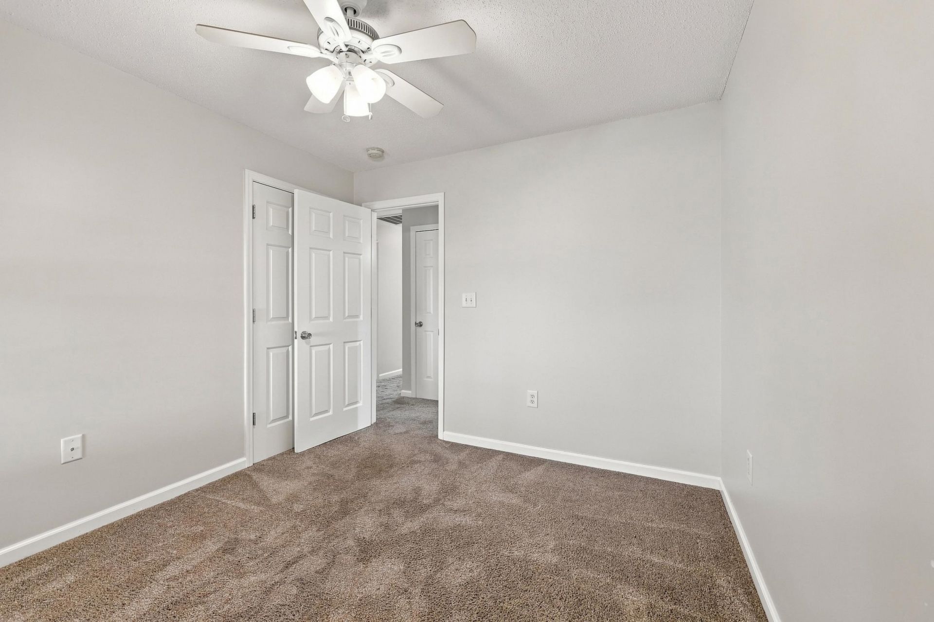 2748 Woodcreek Ln. Photo 17