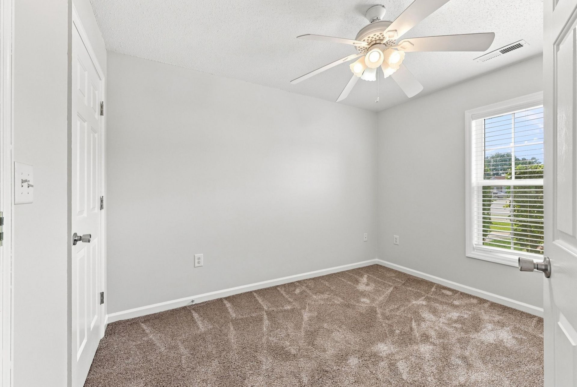 2748 Woodcreek Ln. Photo 21