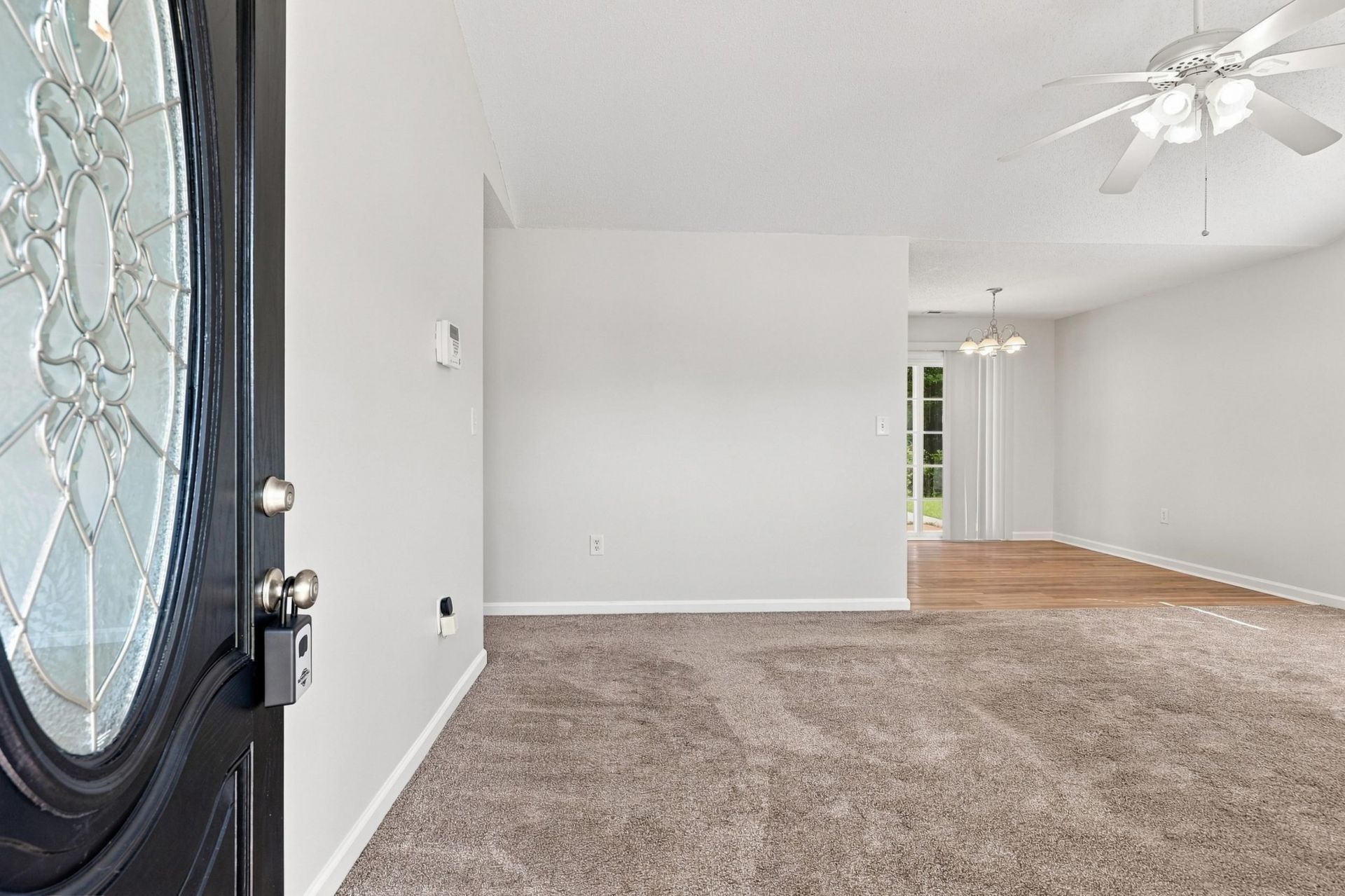 2748 Woodcreek Ln. Photo 4