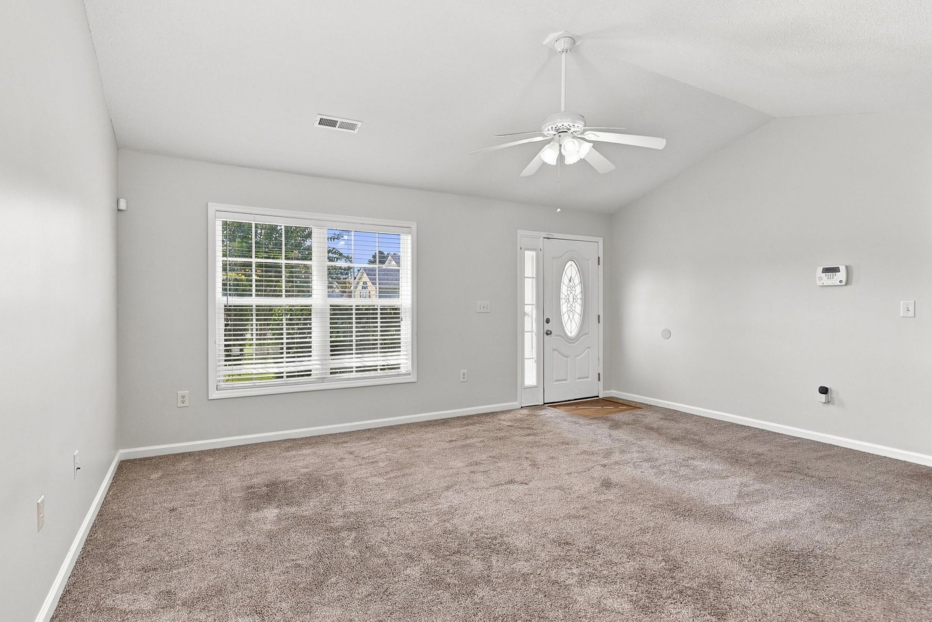 2748 Woodcreek Ln. Photo 5