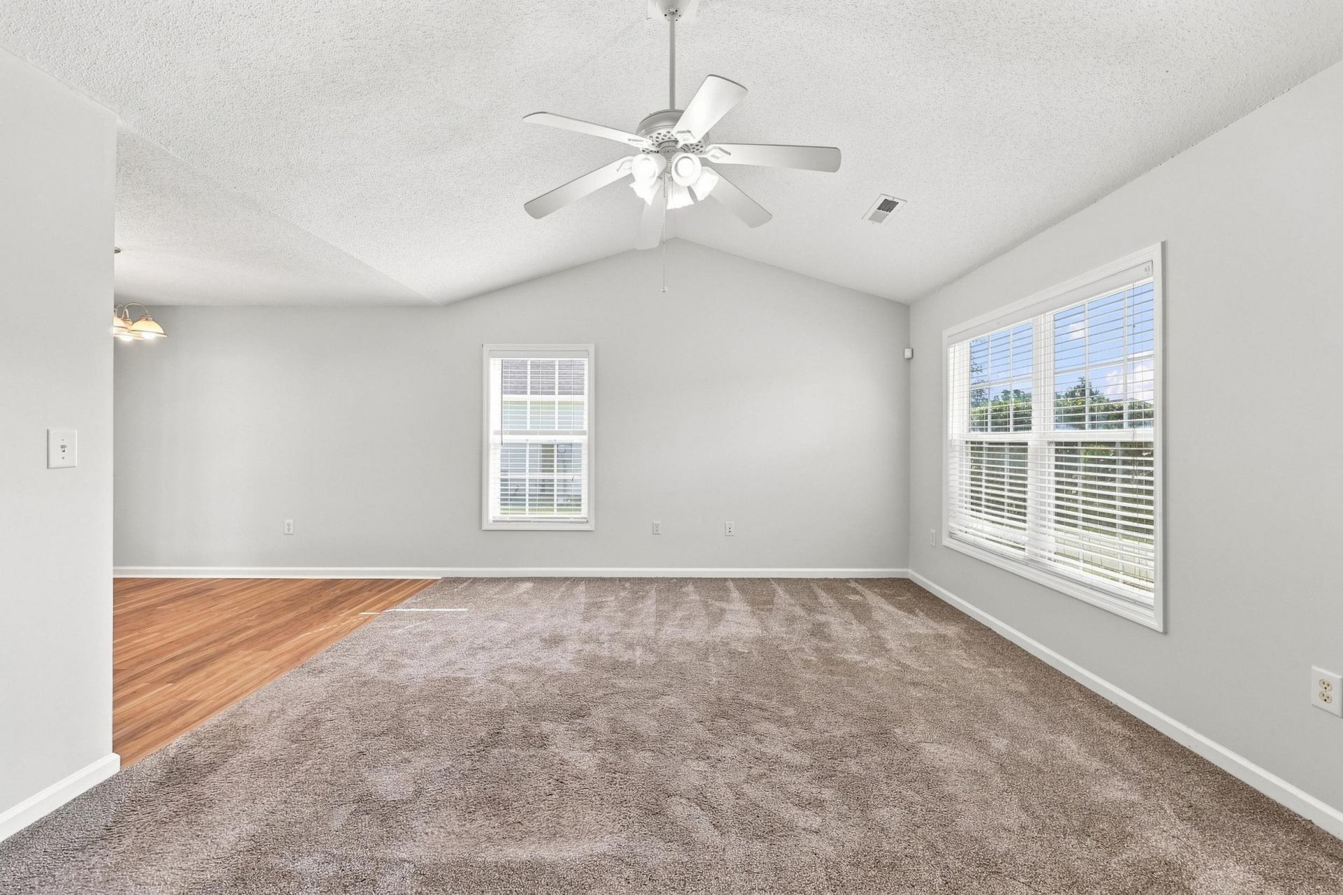 2748 Woodcreek Ln. Photo 6
