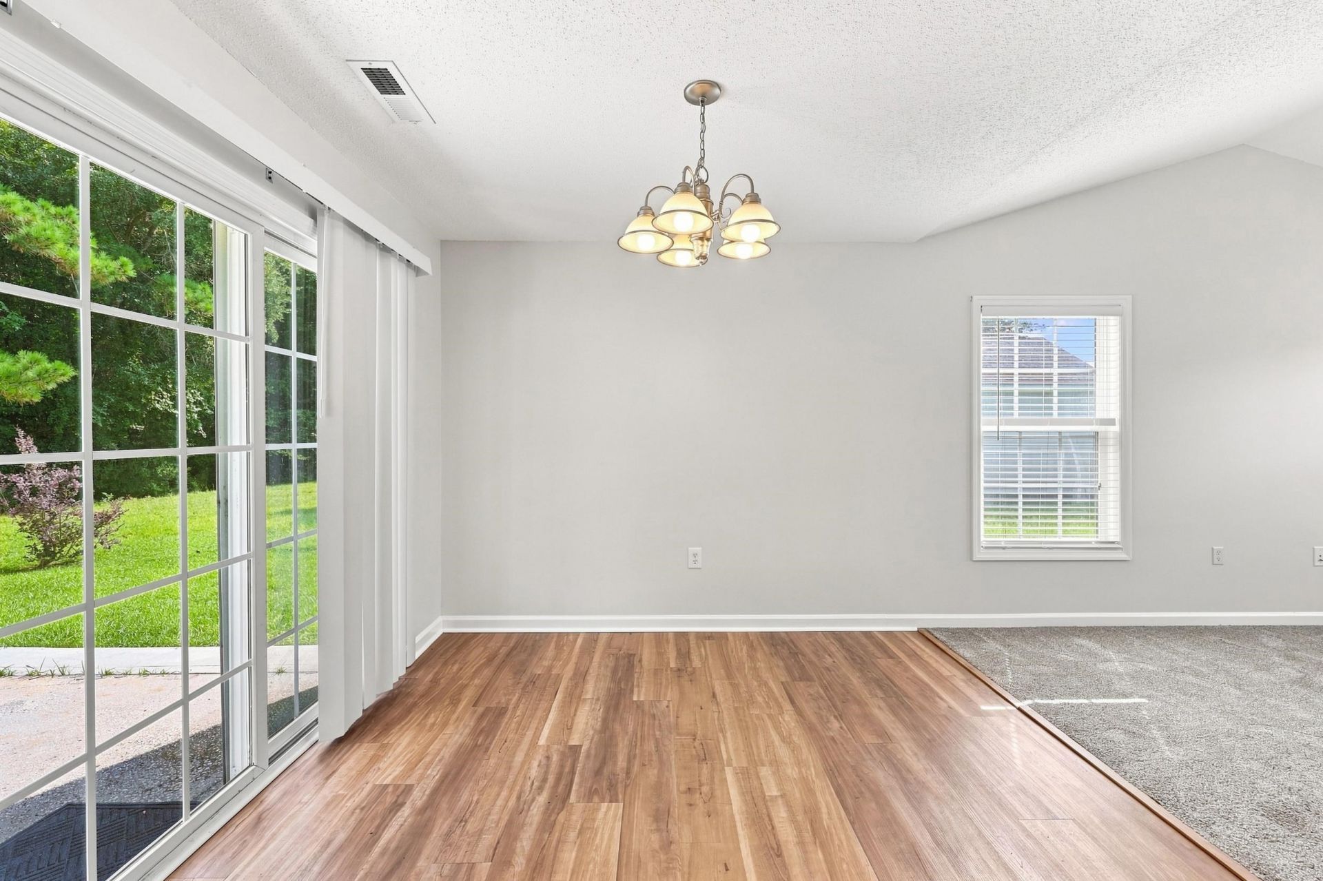 2748 Woodcreek Ln. Photo 8