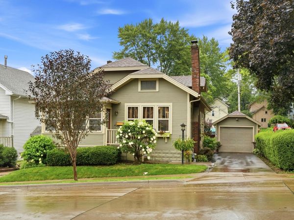 114 E 8TH, Muscatine, IA 52761