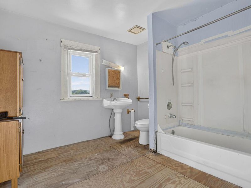 573 E Main Street , Newark, OH 43055 Photo 19