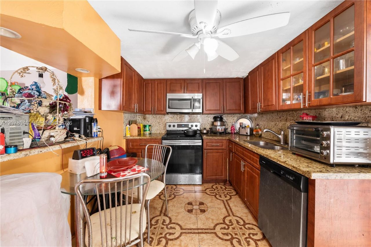 390 NE 166th St , North Miami, FL 33162 Photo