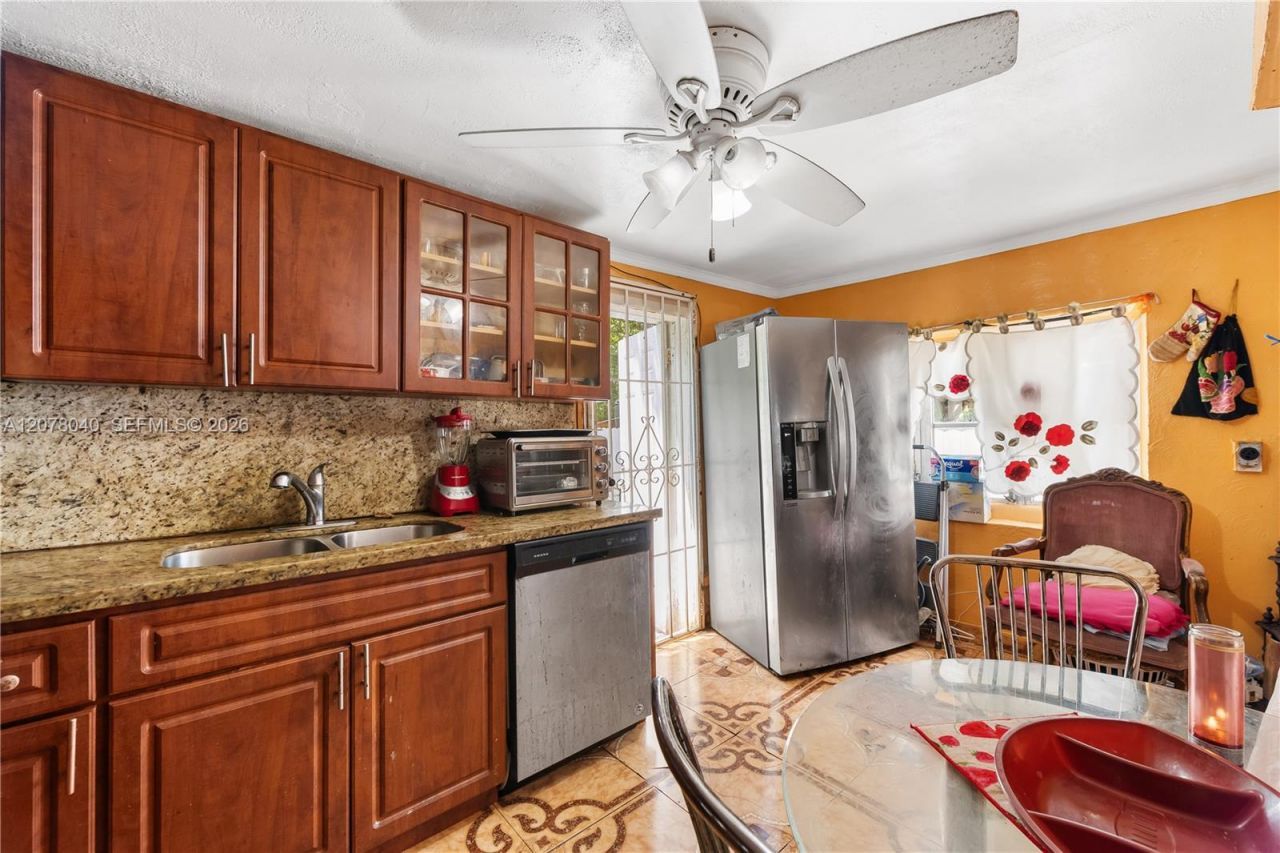 390 NE 166th St , North Miami, FL 33162 Photo