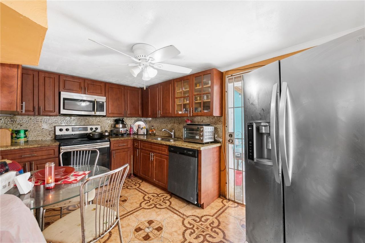 390 NE 166th St , North Miami, FL 33162 Photo