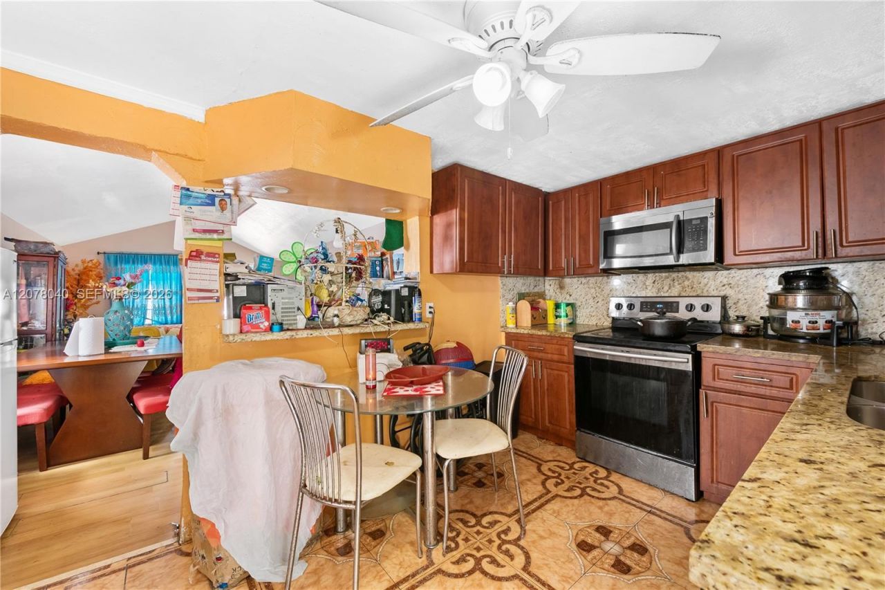 390 NE 166th St , North Miami, FL 33162 Photo