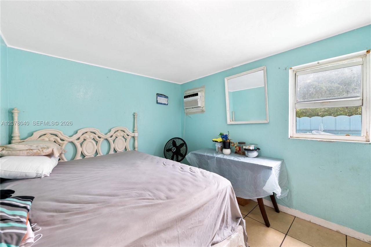390 NE 166th St , North Miami, FL 33162 Photo