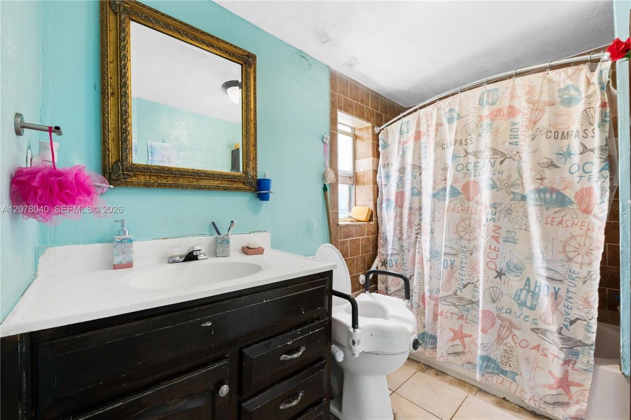 390 NE 166th St , North Miami, FL 33162 Photo