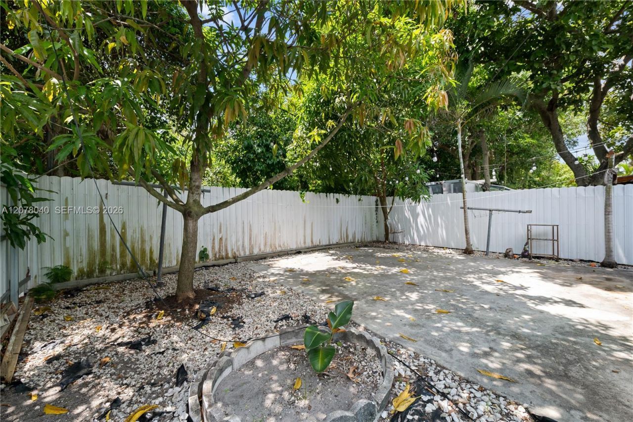 390 NE 166th St , North Miami, FL 33162 Photo
