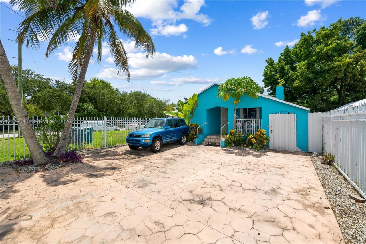 390 NE 166th St , North Miami, FL 33162 Photo