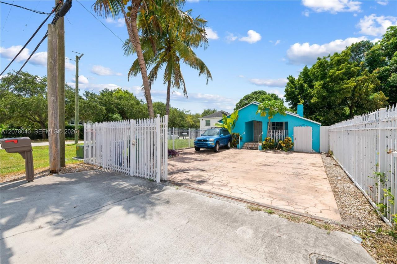 390 NE 166th St , North Miami, FL 33162 Photo