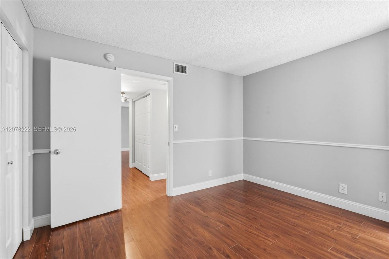 7610 Westwood Dr , Unit 122, Tamarac, FL 33321 Photo