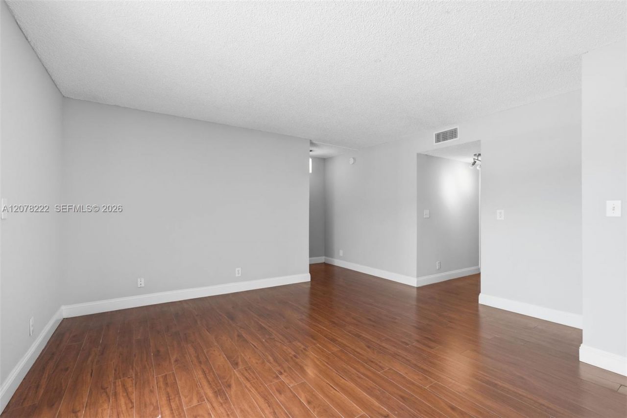 7610 Westwood Dr , Unit 122, Tamarac, FL 33321 Photo