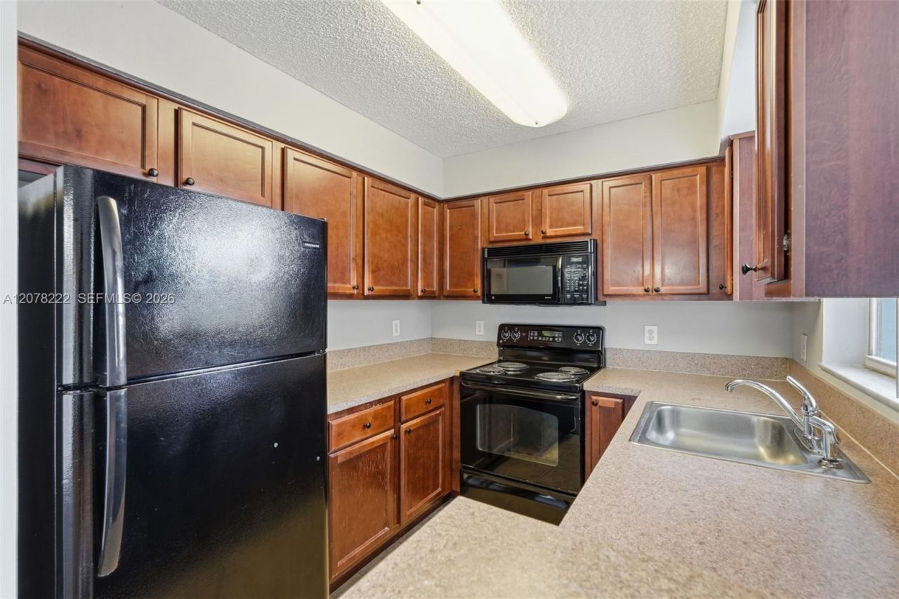 7610 Westwood Dr , Unit 122, Tamarac, FL 33321 Photo