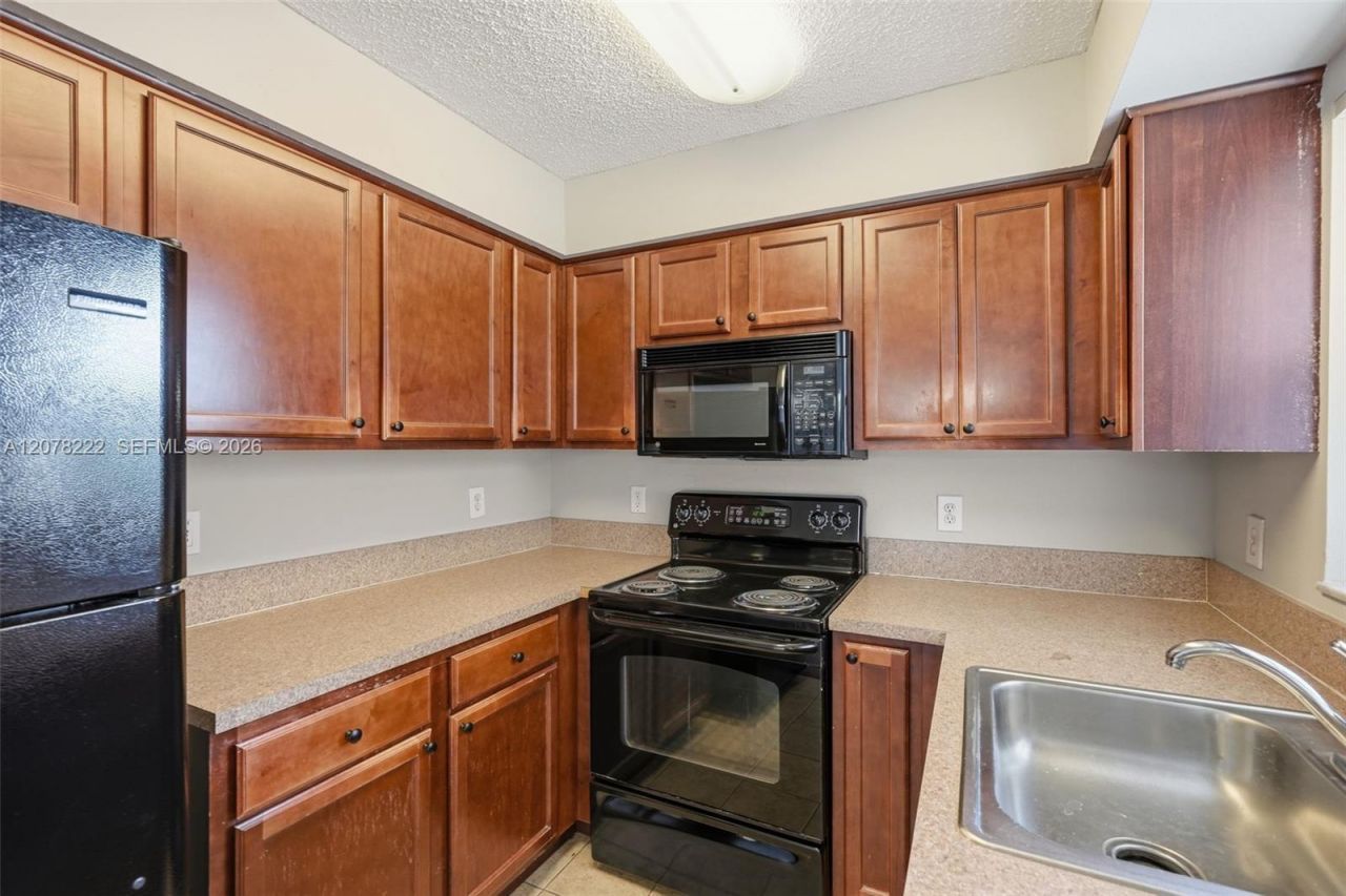 7610 Westwood Dr , Unit 122, Tamarac, FL 33321 Photo