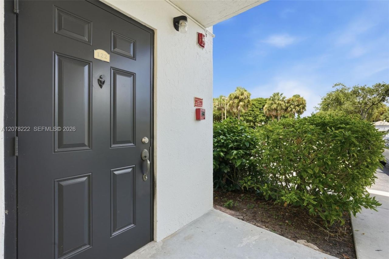 7610 Westwood Dr , Unit 122, Tamarac, FL 33321 Photo