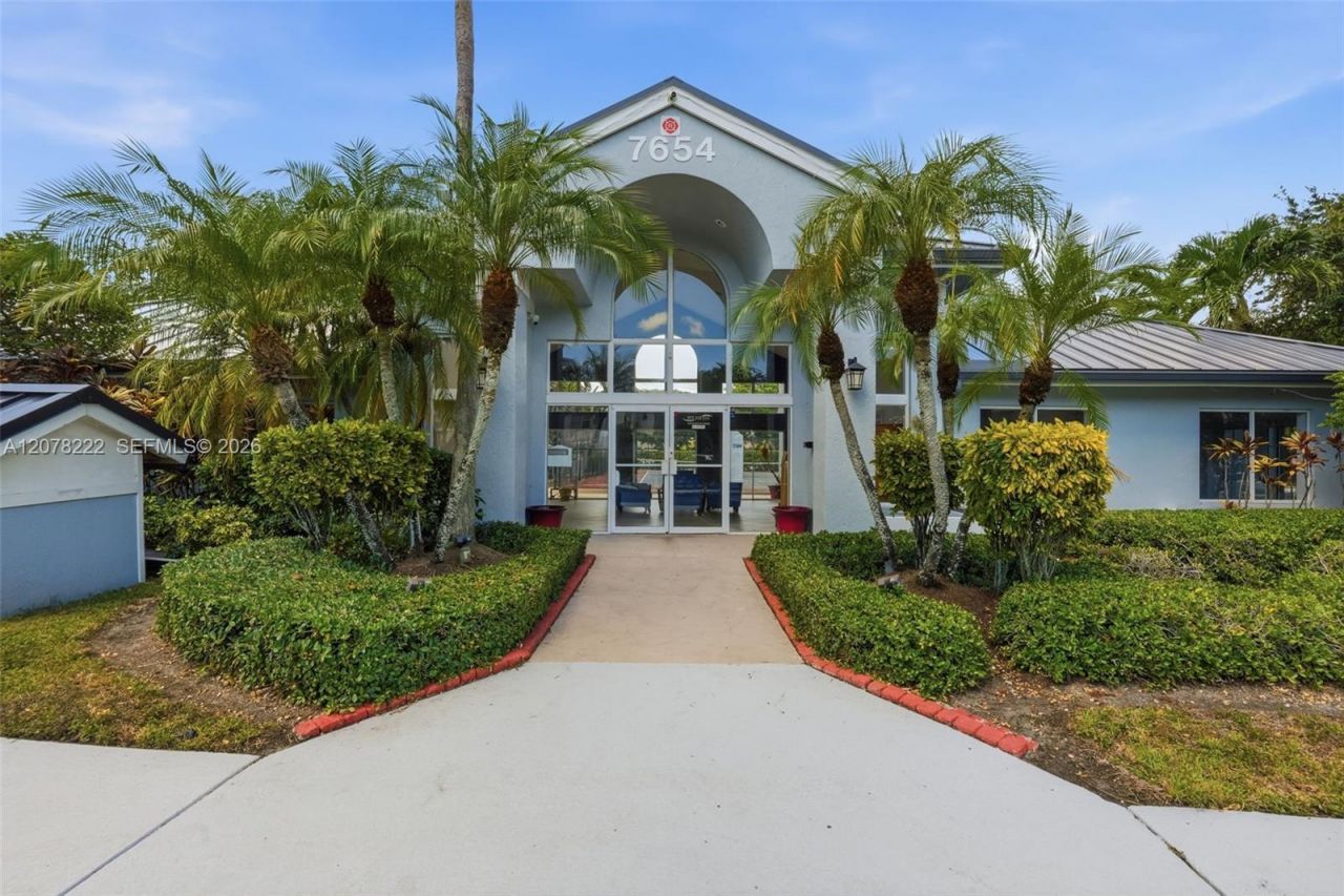 7610 Westwood Dr , Unit 122, Tamarac, FL 33321 Photo