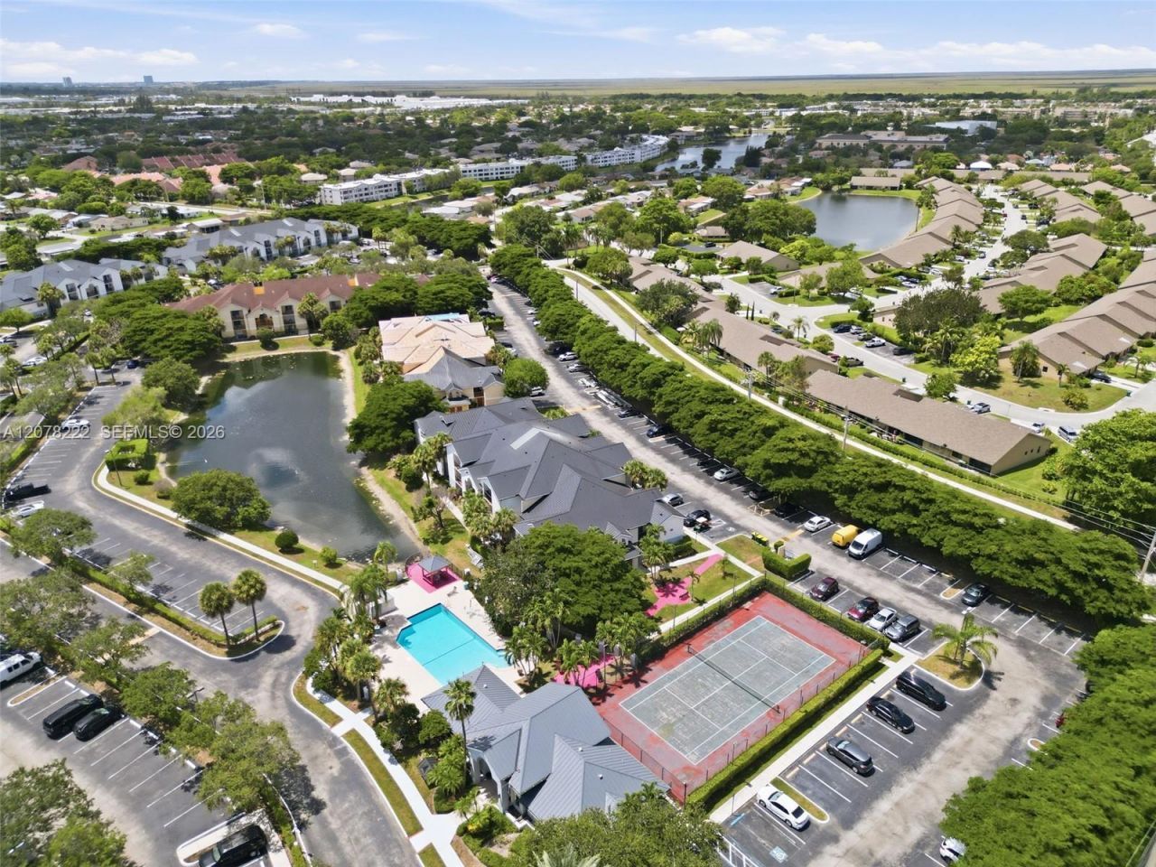 7610 Westwood Dr , Unit 122, Tamarac, FL 33321 Photo