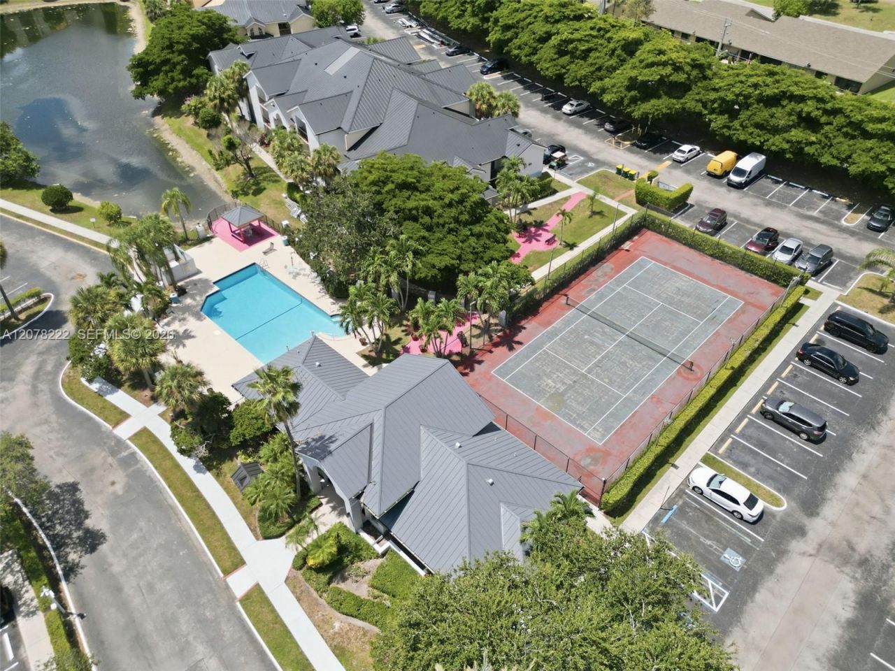 7610 Westwood Dr , Unit 122, Tamarac, FL 33321 Photo