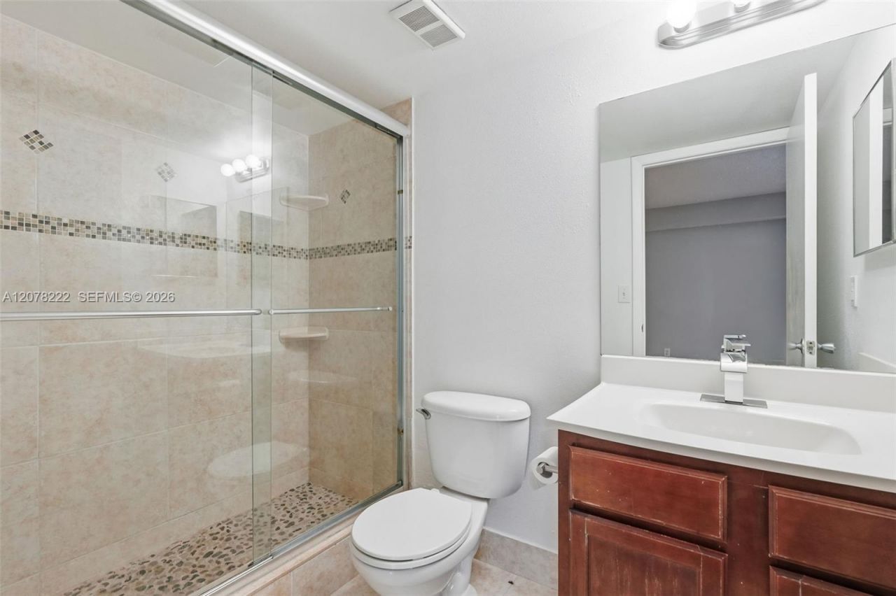 7610 Westwood Dr , Unit 122, Tamarac, FL 33321 Photo