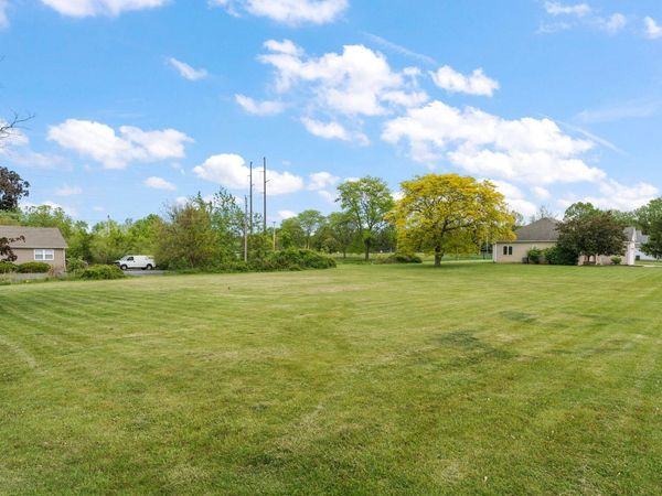 256 Pineview Lane, Valparaiso, IN 46383